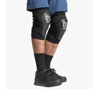 Захист колін RaceFace Roam Knee Stealth чорний M (арт. RFAB090003)